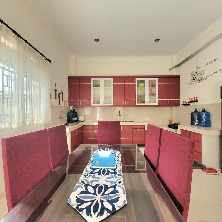 Mahakam Guest House Padang  Exterior photo